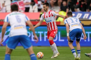 POLUVREME - Zvezdini igrači "spavaju" na šampionskoj žurci!